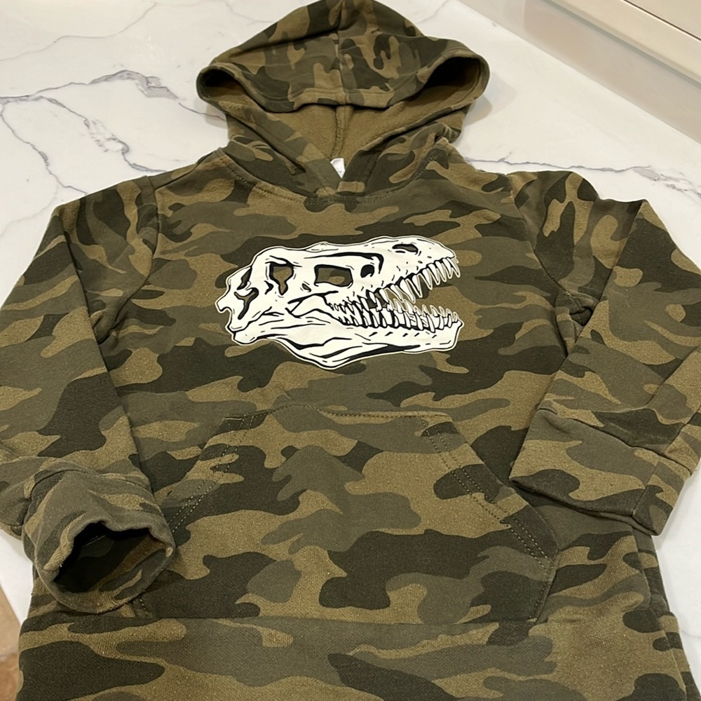 🎉Host Pick🎉 Old Navy camo sweatshirt